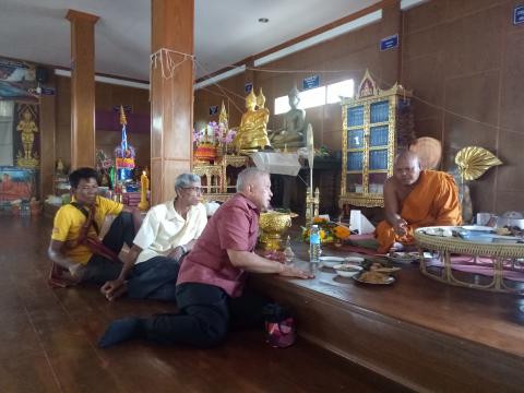 วันออกพรรษา ถวายภัตตาหารเพล ณ วัดบ้านยาง ต.ลำดวน อ.กระสัง จ.บุรี