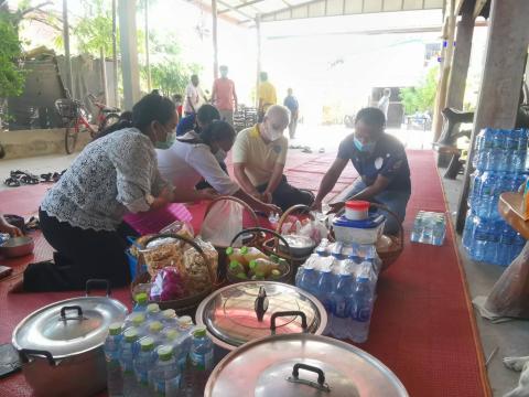หิ้วปิ่นโตเข้าวัดช่วงเทศกาลเข้าพรรษาวัดบ้านลำดวน